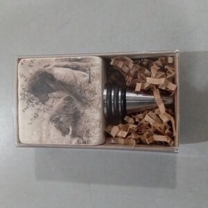 NIB Banovich marble wine bottle stopper